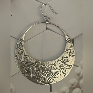 Silpada SINGLE EARRING ONLY Sterling Silver Earring With Floral Etchings.